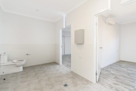 Conifer Ave, Bathroom with ensuites